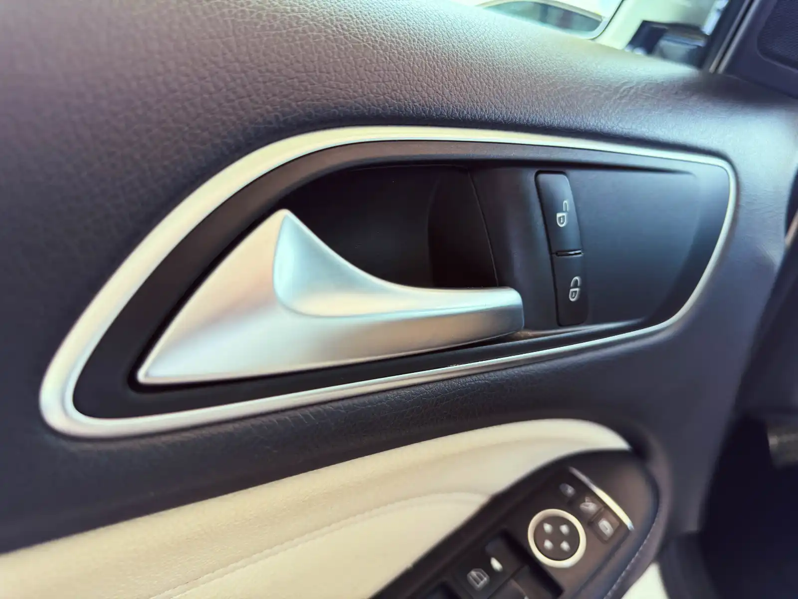 Image of Mercedes Benz (B-Class)  2012
