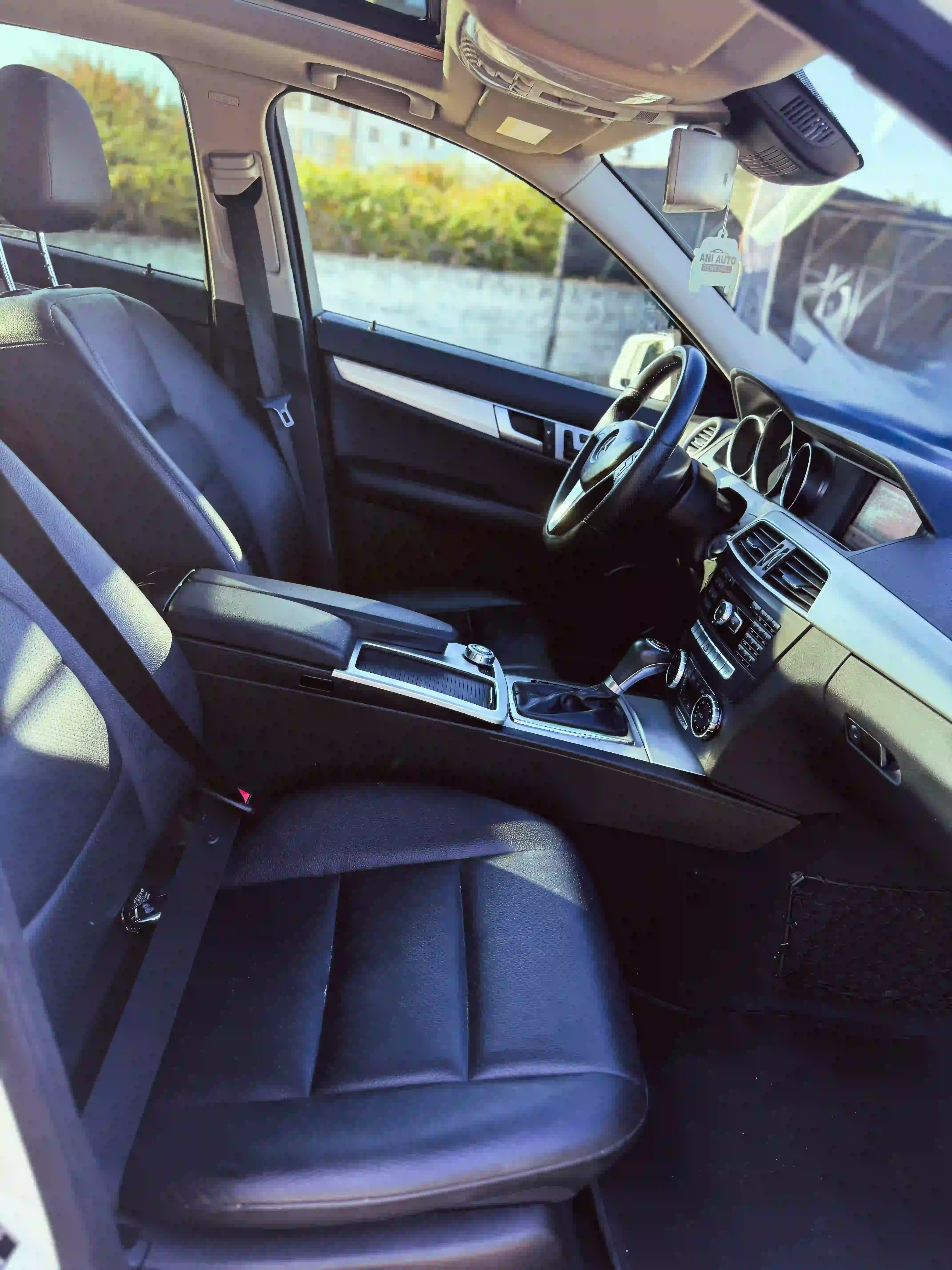 Image of Mercedes Benz C220